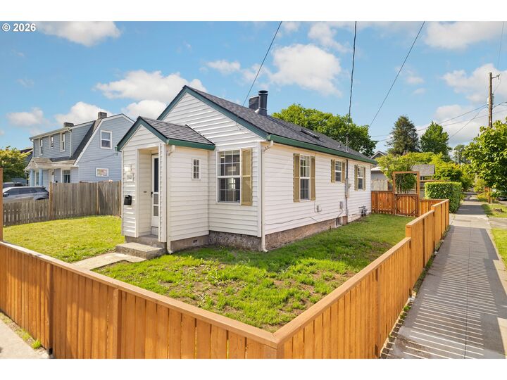 Property Photo:  7040 N Lombard St  OR 97203 