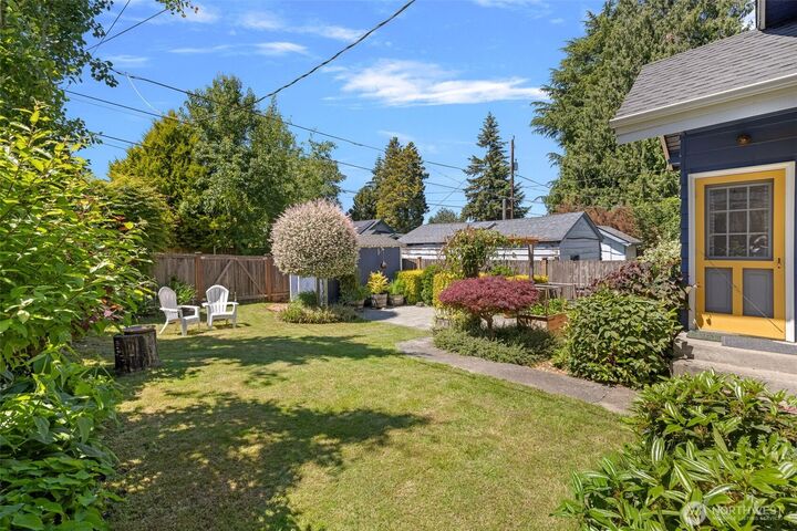 Property Photo:  7729  12th Avenue SW  WA 98106 