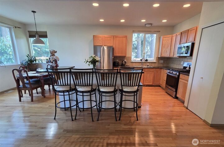 Property Photo:  912  Gina Court SE  WA 98513 