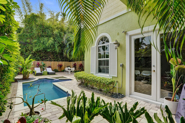 Property Photo:  2636 NE 9th Avenue 6  FL 33334 