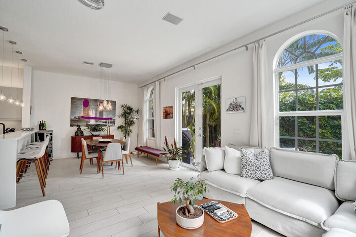 Property Photo:  2636 NE 9th Avenue 6  FL 33334 