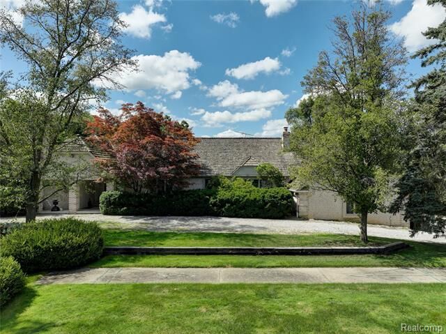 Property Photo: 363 Lakewood Drive MI 48304