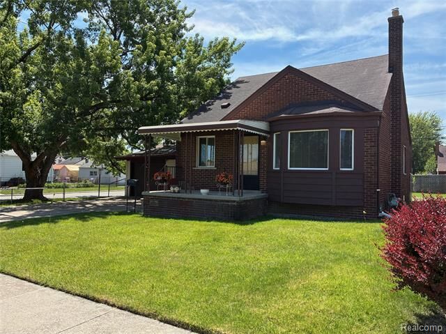 Property Photo:  2203 White Avenue  MI 48146 