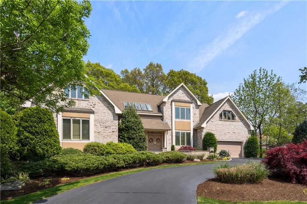 Property Photo:  7 Oak Tree Lane  RI 02920 