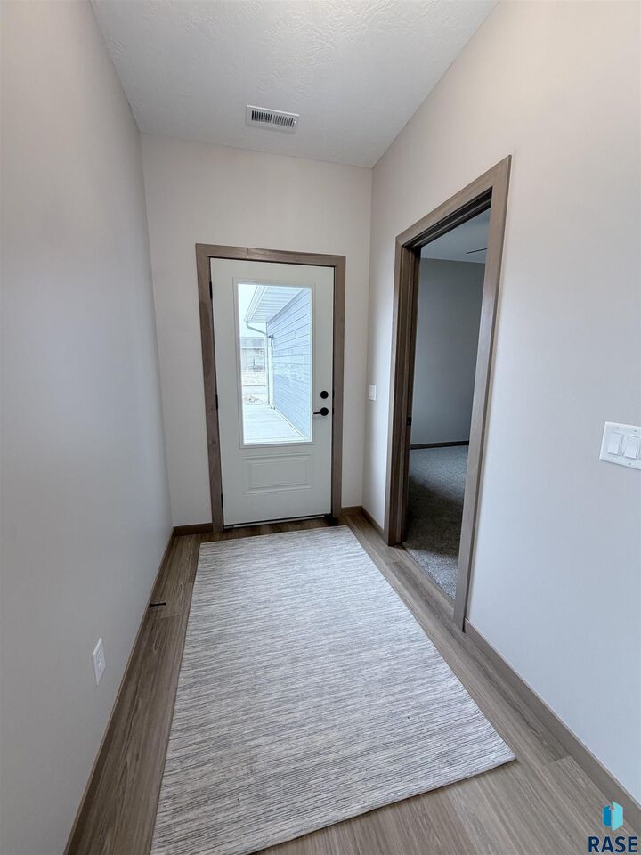 Property Photo: 1002 S 6th Ave IA 51246