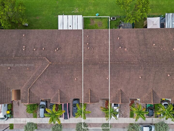 Property Photo:  2390 SE 15th St  FL 33035 