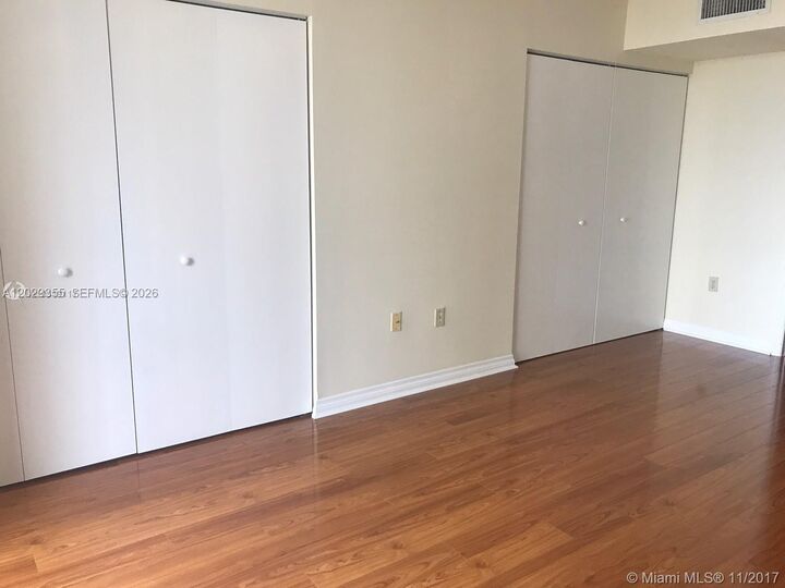 Property Photo:  540 Brickell Key Dr 1122  FL 33131 