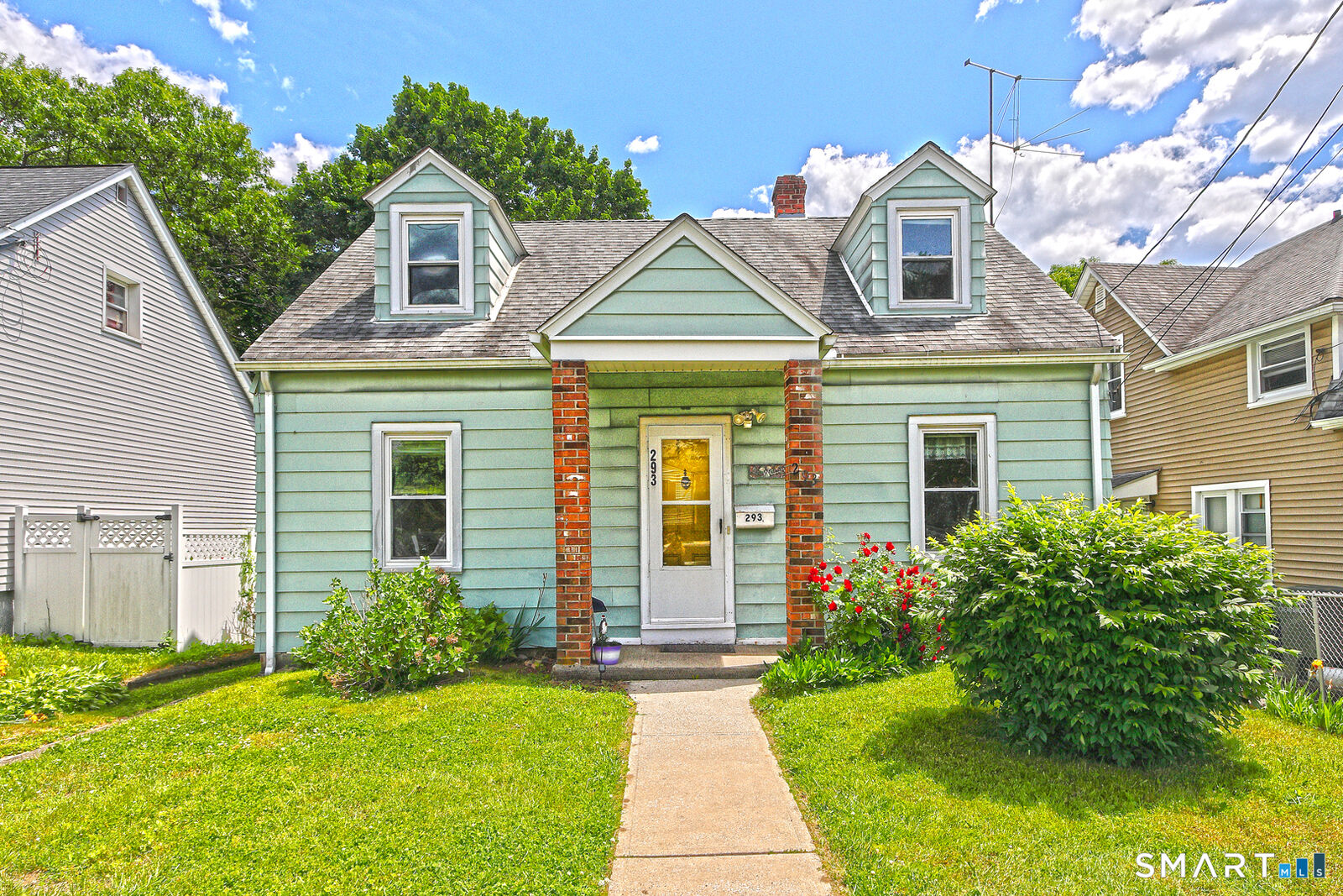 Property Photo:  293 Pleasantview Avenue  CT 06606 