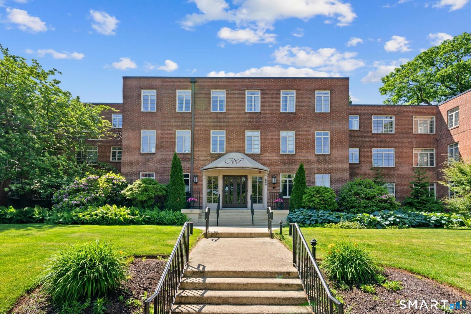 Property Photo:  869 Farmington Avenue 205  CT 06119 