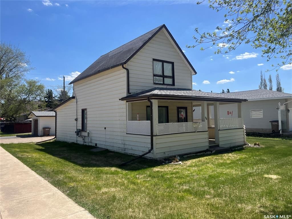 Property Photo:  98 3rd Street NE  SK S0A 4J0 