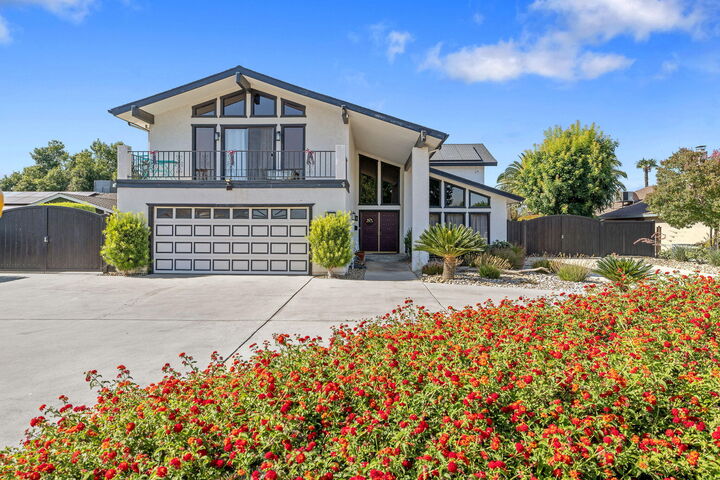 Property Photo:  723 W Pine Street  CA 93221 