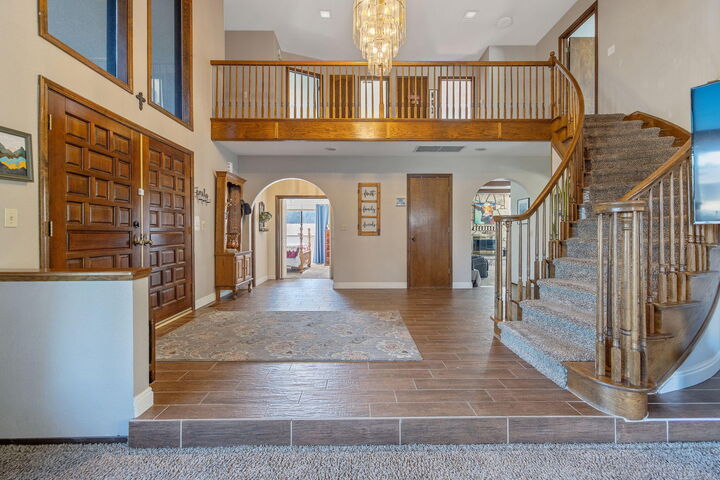 Property Photo:  723 W Pine Street  CA 93221 