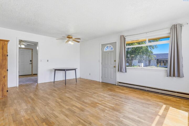 Property Photo: 716 S Juniper St WA 99336