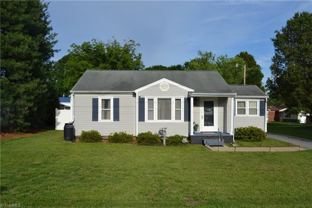 Property Photo: 305 N 10th Avenue NC 27027
