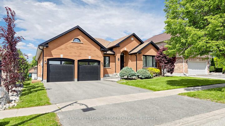Property Photo: 56 Fairgate Crescent ON L4A 1J7