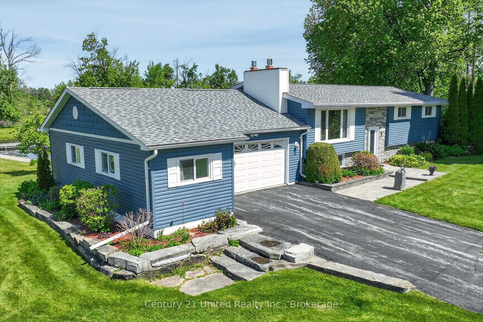 Property Photo: 1190 Nuforest Drive ON K0L 1T0
