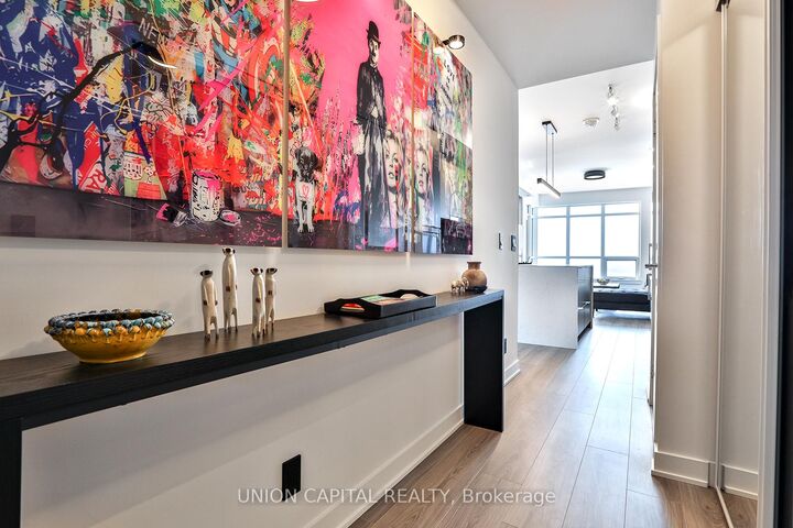 Property Photo: 30 Upper Mall Way 1002 ON L4J 0L7