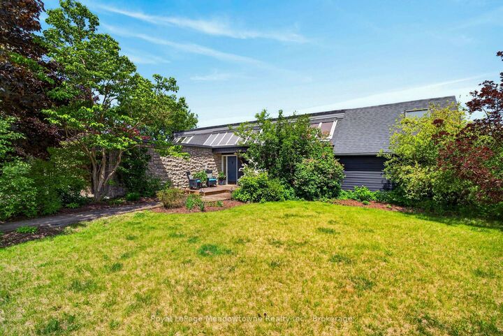 8122 Eramosa Garafraxa Townline — photo 1