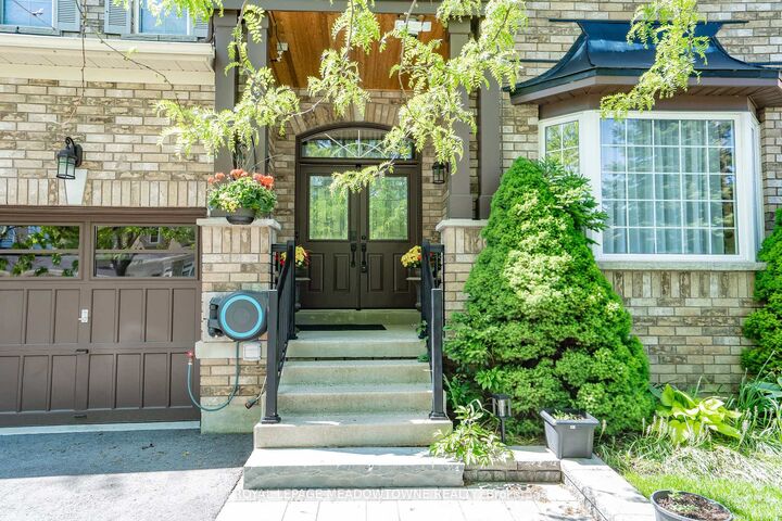 Property Photo: 26 Emperor Drive ON L6P 1X5