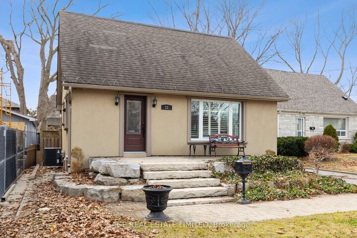 11 Chelsea Drive — photo 1