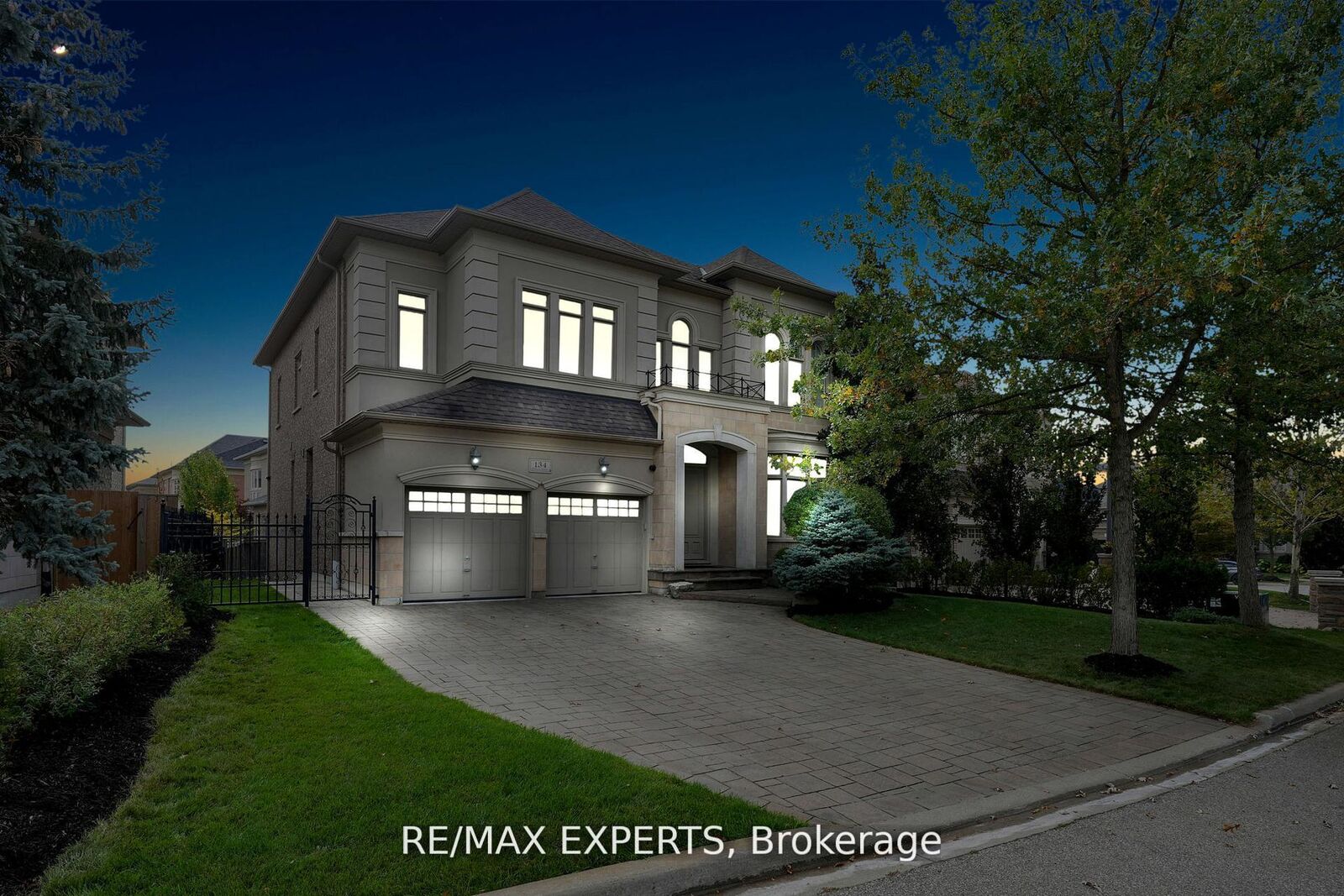 Property Photo: 134 Orleans Circle ON L4H 0V3