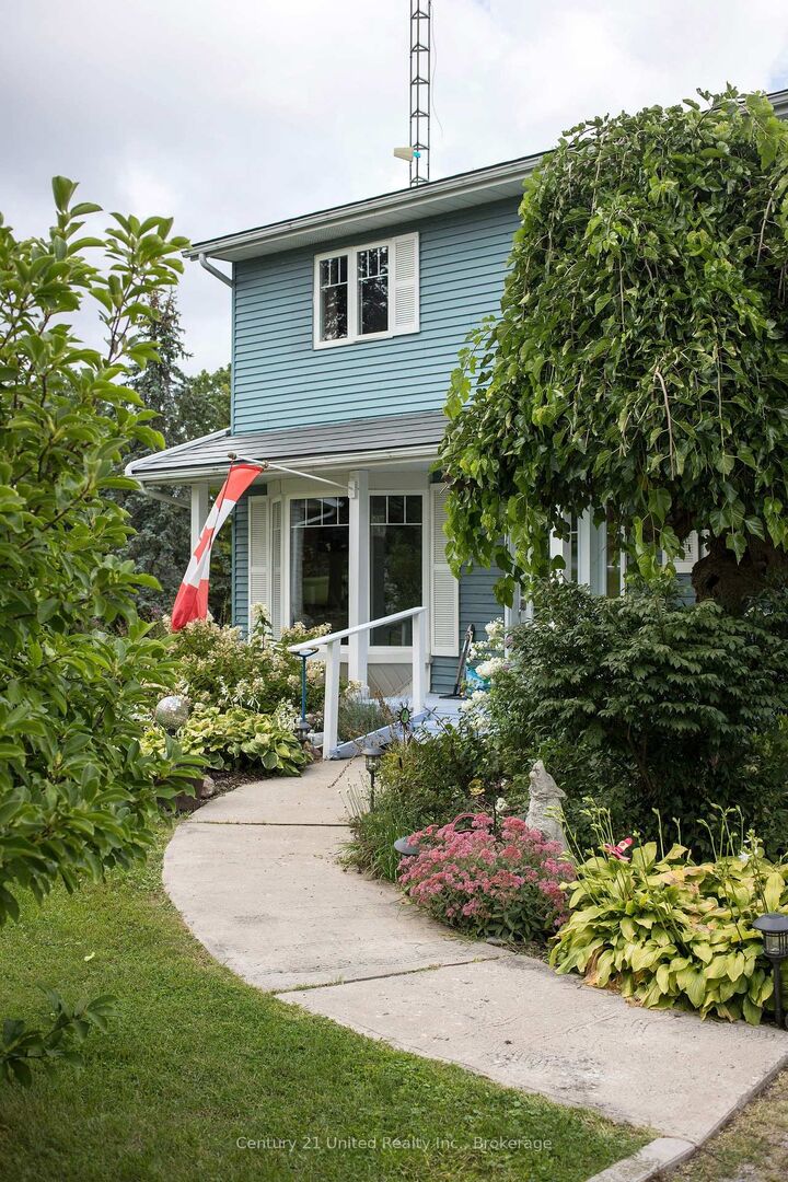 9588 Ardagh Crescent — photo 1