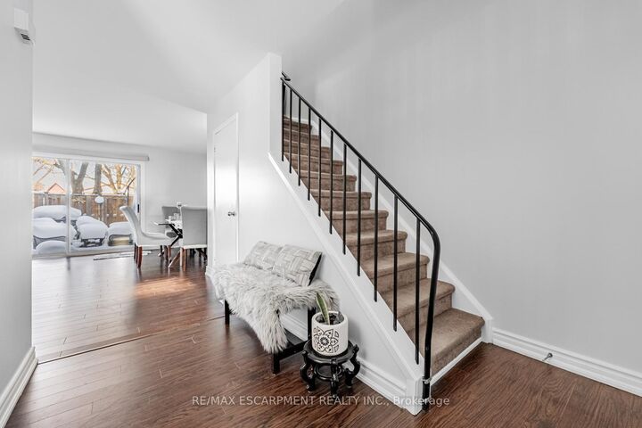 Property Photo: 6650 Falconer Drive 19 ON L5N 1B5
