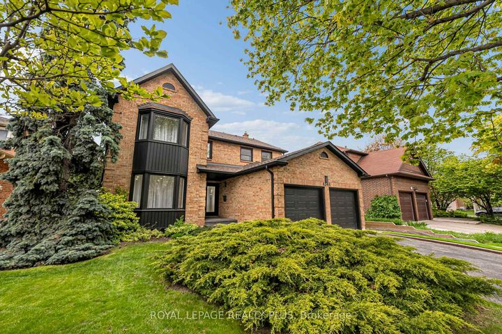 Property Photo:  4344 Dallas Court  ON L4W 4G7 