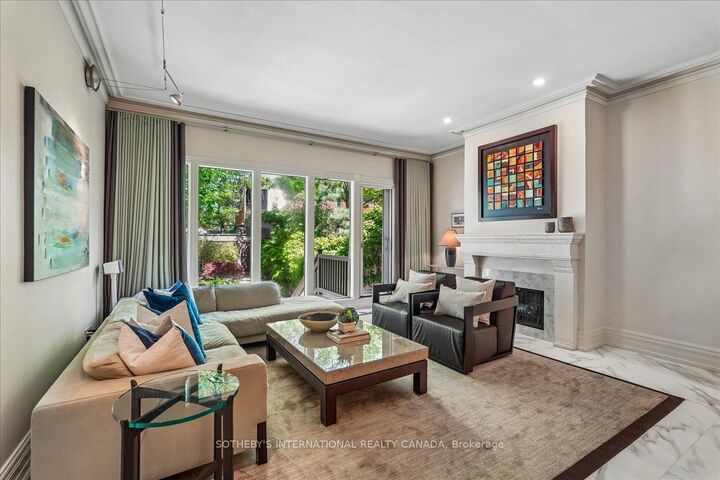 9 Rose Avenue — photo 1
