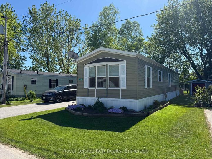 Property Photo: 120 Sussex Square ON N4K 5N5