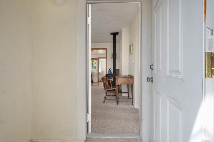Property Photo:  479 Hillcrest Ave  BC V9R 3M3 