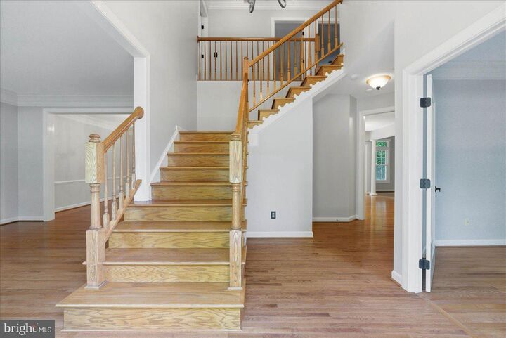 Property Photo: 7818 Meadowgate Drive VA 20112