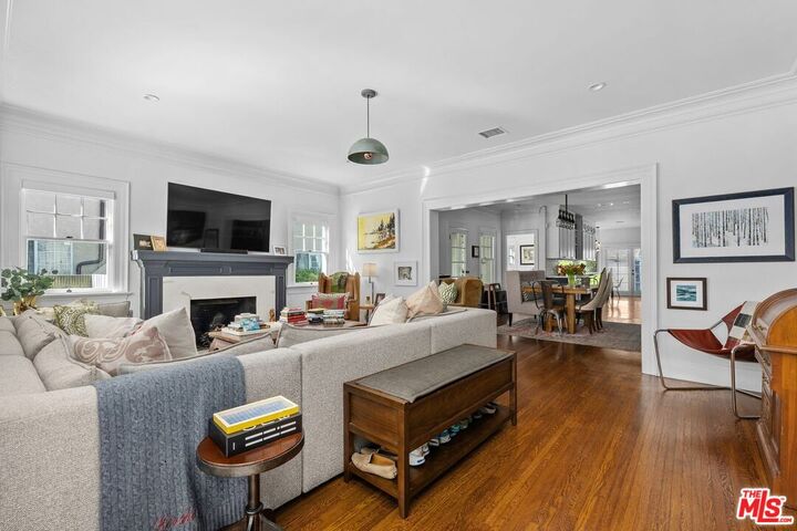 Property Photo: 1117 S Manhattan Pl CA 90019