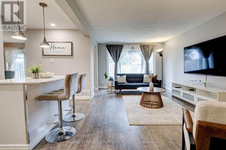 Property Photo:  14 Williamsburg Road 12  ON N2E 1W1 