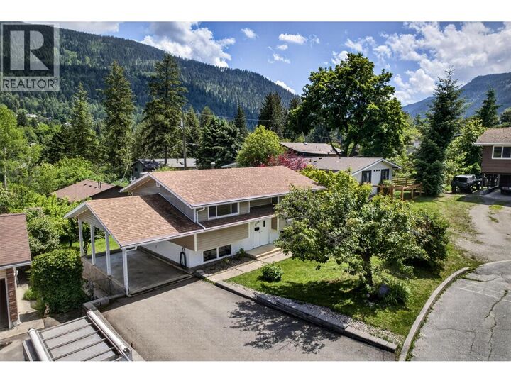 Property Photo: 1708 Slocan Crescent BC V1L 5V6