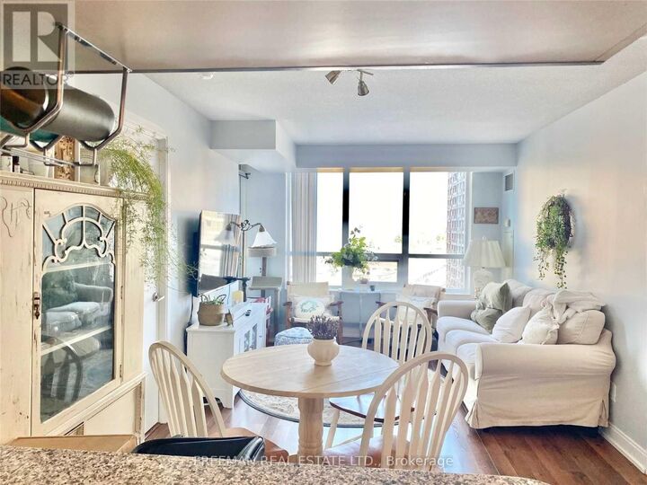 Property Photo:  25 Viking Lane 1257  ON M9B 0A1 