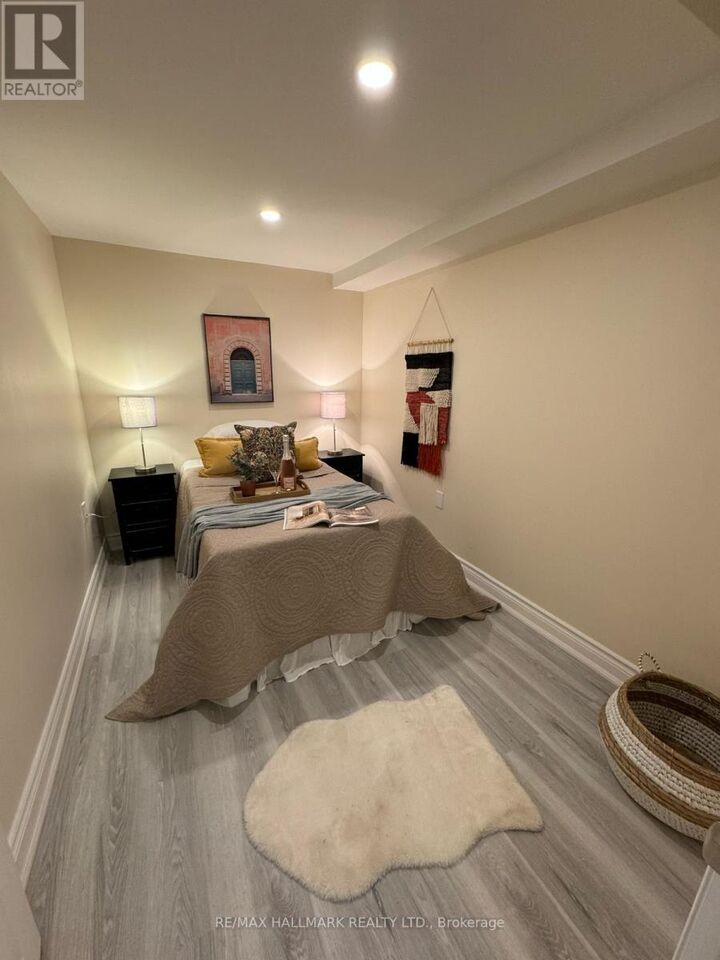 Property Photo:  248 Crossland Gate Room 2  ON L3X 1A9 