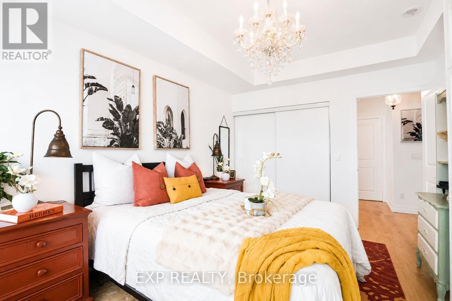 Property Photo:  500 St Clair Avenue West 404  ON M6C 1A8 