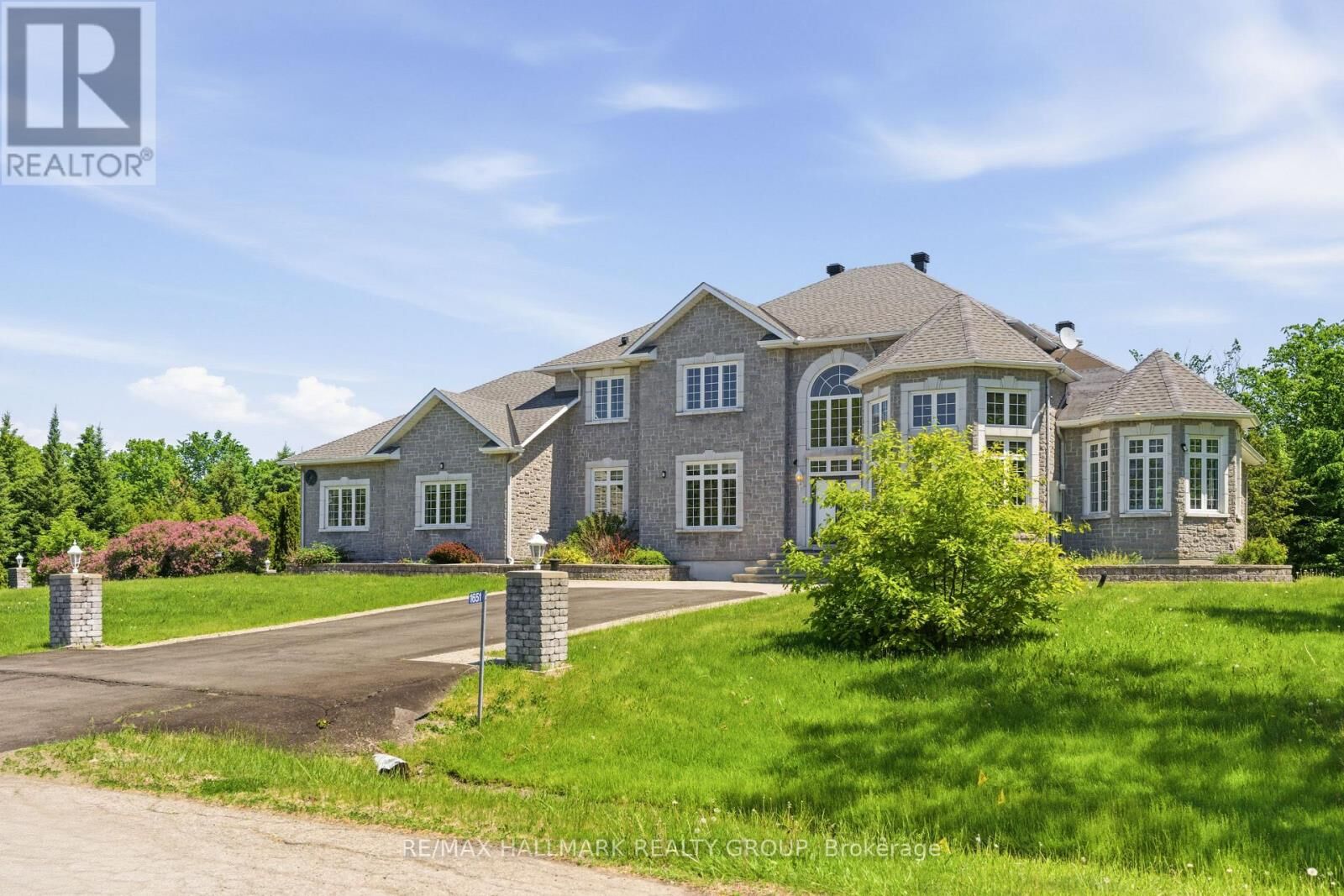 Property Photo: 1651 Marronier Court ON K4C 1C2