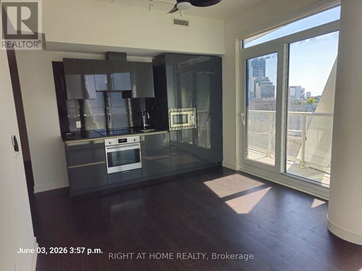 Property Photo:  230 Simcoe Street 1233  ON M5T 1T4 
