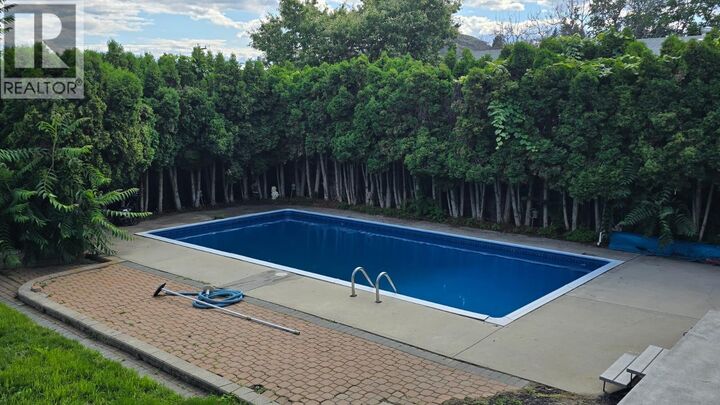 Photo de la propriété:  2545 Crestview Road  BC V1Z 1Z4 