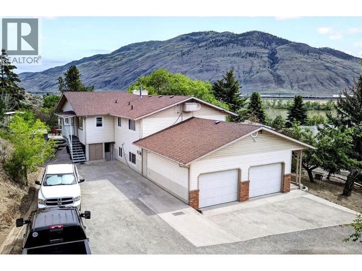 Property Photo: 820 Anderson Terrace BC V2B 6E2