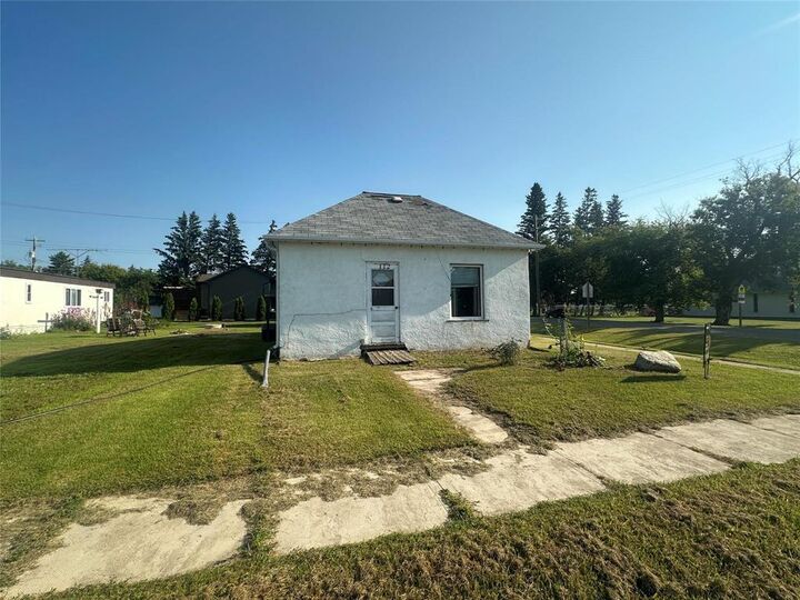 Property Photo: 112 Anderson Street East MB R0J 1P0