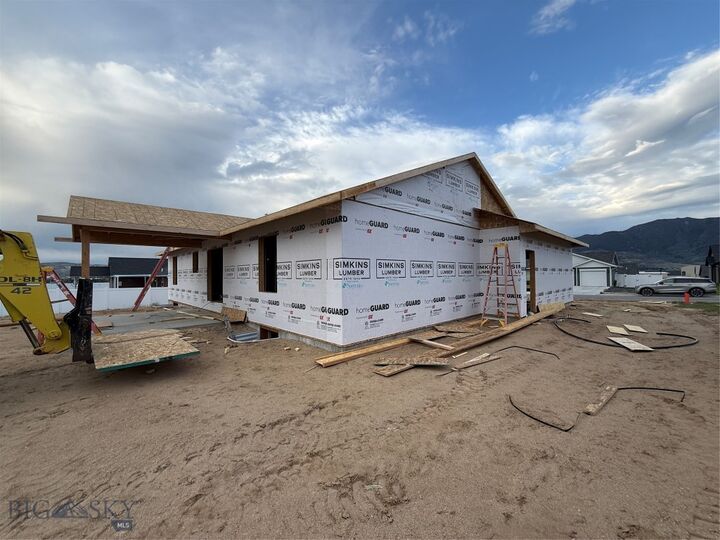 Property Photo:  