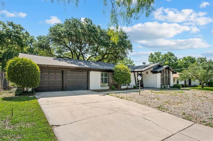 Property Photo: 1760 Northridge Drive TX 76054