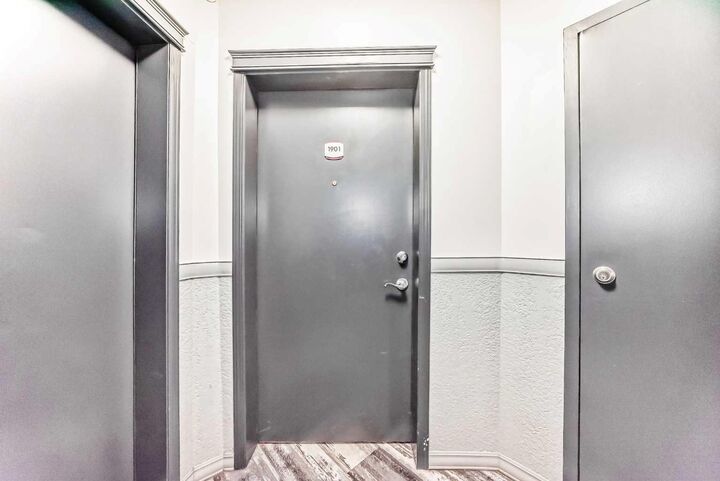 Property Photo: 683 10 Street SW 1901 AB T2P 5G3