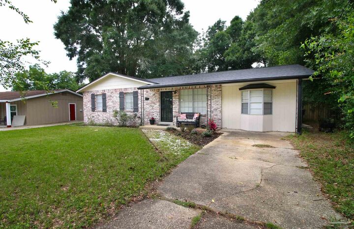 Property Photo:  4207 Wycliff Dr  FL 32514 
