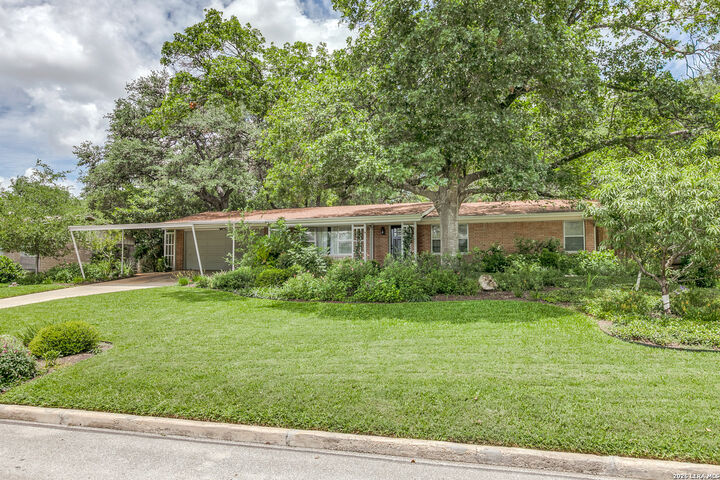 Property Photo:  2811 Chisolm Trl  TX 78217 