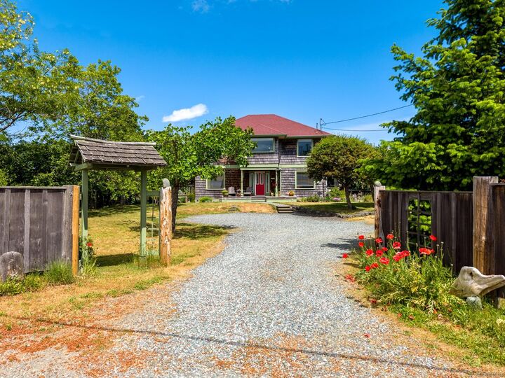 Property Photo: 2854 Farm View Rd BC V9N 9C7