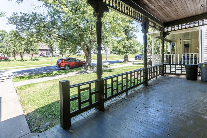 Property Photo:  82 S Wade Ave  PA 15301 